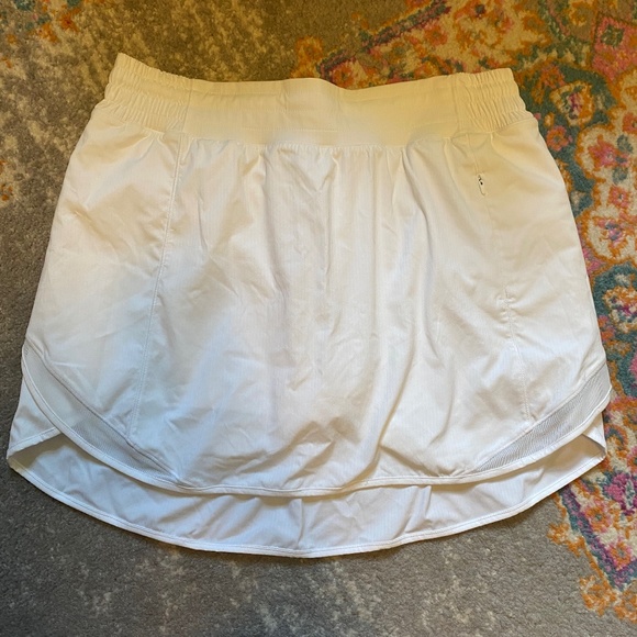 lululemon athletica Dresses & Skirts - Lululemon Hotty Hot Skirt